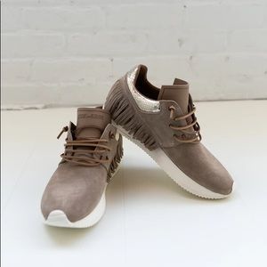 SculptHouse Esseutesse Sneakers